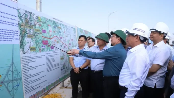 Phấn đấu thông xe kỹ thuật cao tốc Khánh Hòa - Buôn Ma Thuột trước 2/9 Phấn đấu thông xe kỹ thuật cao tốc Khánh Hòa - Buôn Ma Thuột trước 2/9