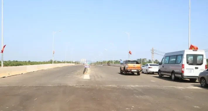 Phấn đấu thông xe kỹ thuật cao tốc Khánh Hòa - Buôn Ma Thuột trước 2/9 Phấn đấu thông xe kỹ thuật cao tốc Khánh Hòa - Buôn Ma Thuột trước 2/9