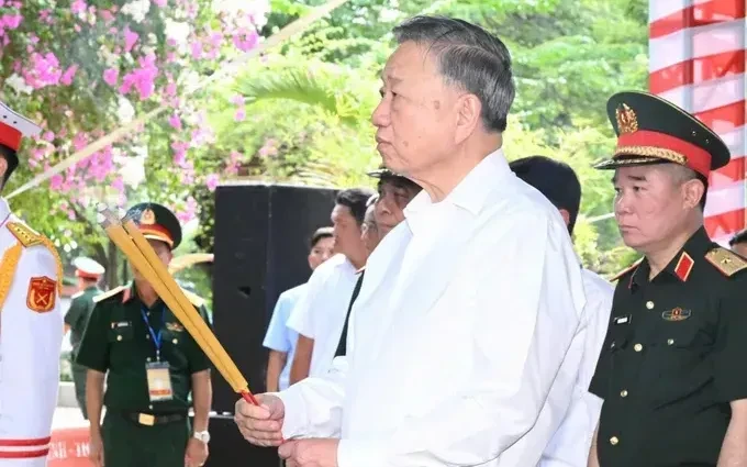 Phát biểu của Tổng Bí thư, Chủ tịch nước tại cuộc gặp gỡ lực lượng làm nhiệm vụ tại công viên Lê Thị Riêng Phát biểu của Tổng Bí thư, Chủ tịch nước tại cuộc gặp gỡ lực lượng làm nhiệm vụ tại công viên Lê Thị Riêng