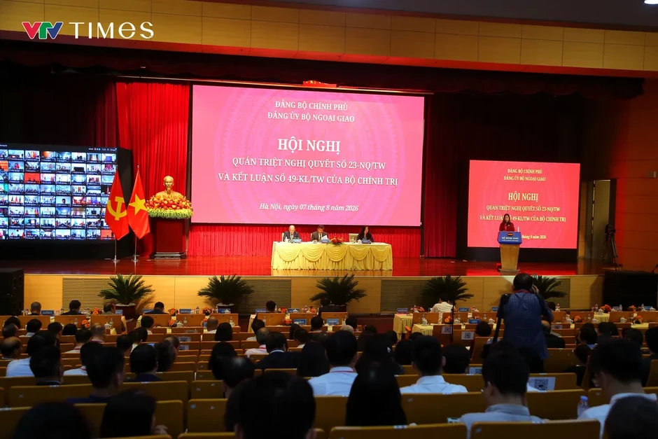 Phát huy mạnh mẽ hơn nữa vai trò của các cơ quan ngoại giao trong công tác người Việt Nam ở nước ngoài Phát huy mạnh mẽ hơn nữa vai trò của các cơ quan ngoại giao trong công tác người Việt Nam ở nước ngoài