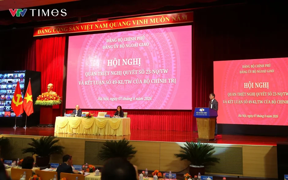 Phát huy mạnh mẽ hơn nữa vai trò của các cơ quan ngoại giao trong công tác người Việt Nam ở nước ngoài Phát huy mạnh mẽ hơn nữa vai trò của các cơ quan ngoại giao trong công tác người Việt Nam ở nước ngoài