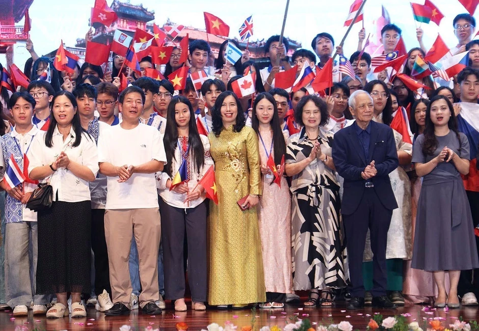 Phát huy nguồn lực người Việt Nam ở nước ngoài từ vai trò tiên phong của đối ngoại đến động lực phát triển địa phương Phát huy nguồn lực người Việt Nam ở nước ngoài từ vai trò tiên phong của đối ngoại đến động lực phát triển địa phương