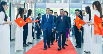 Phát huy sức mạnh tổng hợp, thực hiện hiệu quả mục tiêu đối ngoại của đất nước