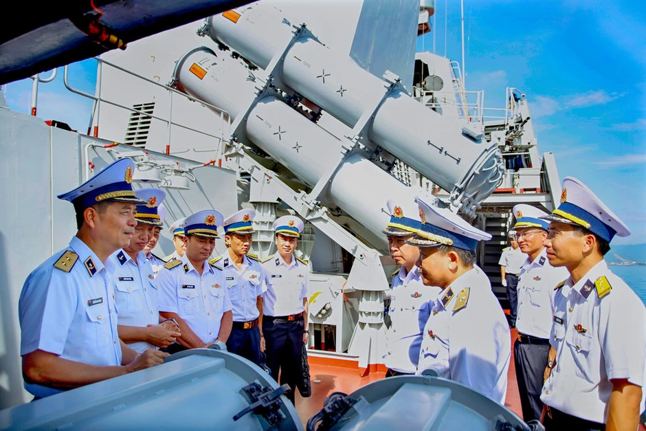 Phát huy truyền thống anh hùng xây dựng Quân chủng Hải quân chính quy, hiện đại Phát huy truyền thống anh hùng xây dựng Quân chủng Hải quân chính quy, hiện đại