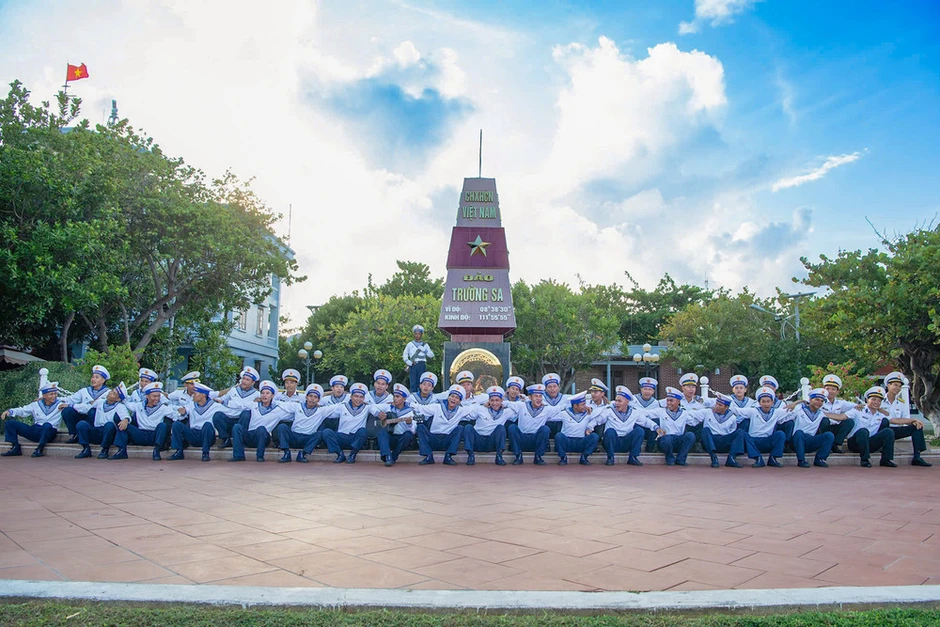 Phát huy truyền thống anh hùng xây dựng Quân chủng Hải quân chính quy, hiện đại Phát huy truyền thống anh hùng xây dựng Quân chủng Hải quân chính quy, hiện đại