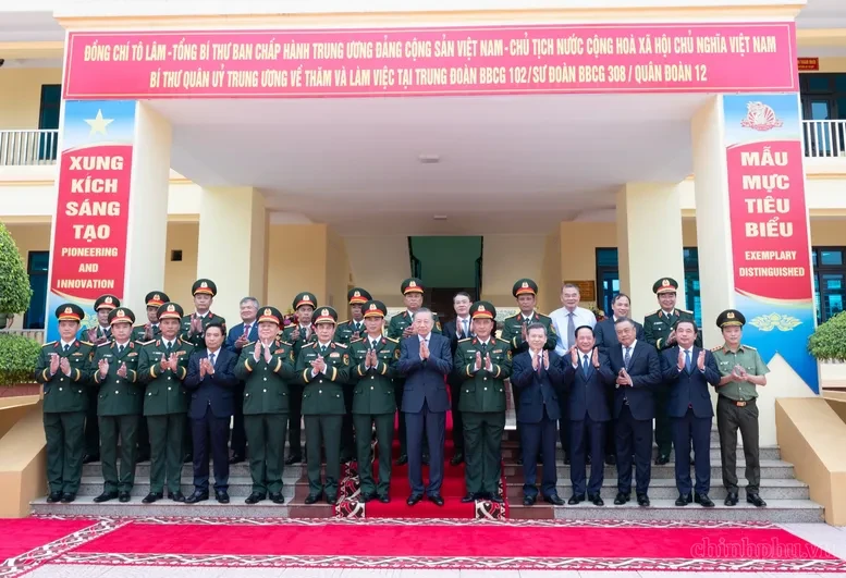 Phát huy truyền thống Đại đoàn Quân tiên phong Phát huy truyền thống Đại đoàn Quân tiên phong