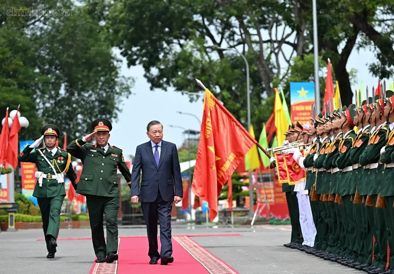 Phát huy truyền thống Đại đoàn Quân tiên phong Phát huy truyền thống Đại đoàn Quân tiên phong