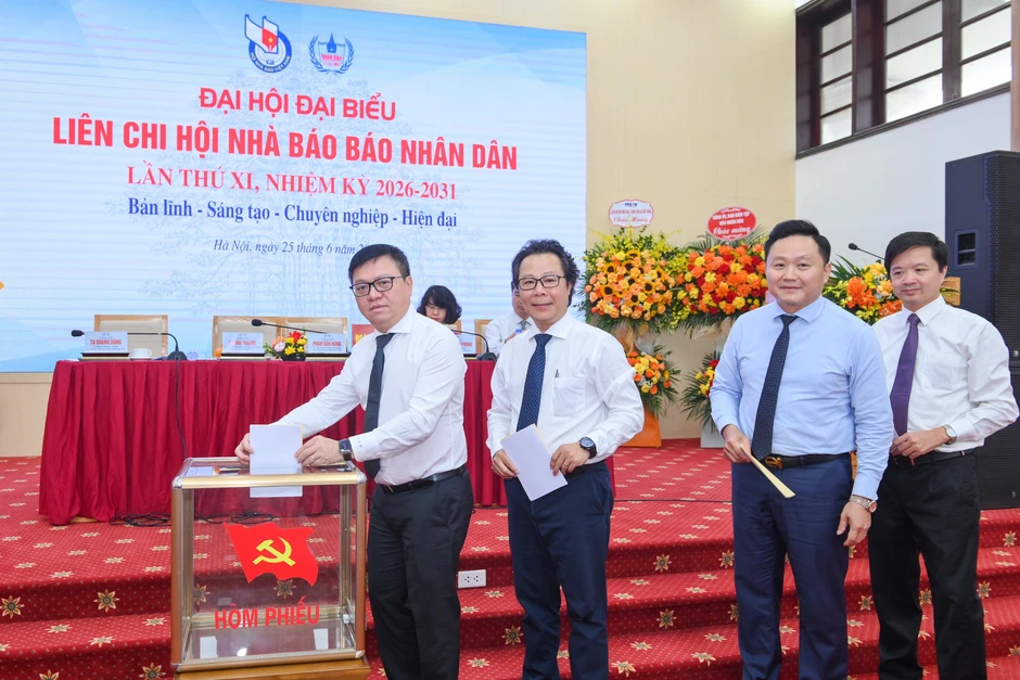 Phát huy truyền thống, đổi mới sáng tạo, xây dựng Báo Nhân Dân hiện đại trong kỷ nguyên số Phát huy truyền thống, đổi mới sáng tạo, xây dựng Báo Nhân Dân hiện đại trong kỷ nguyên số