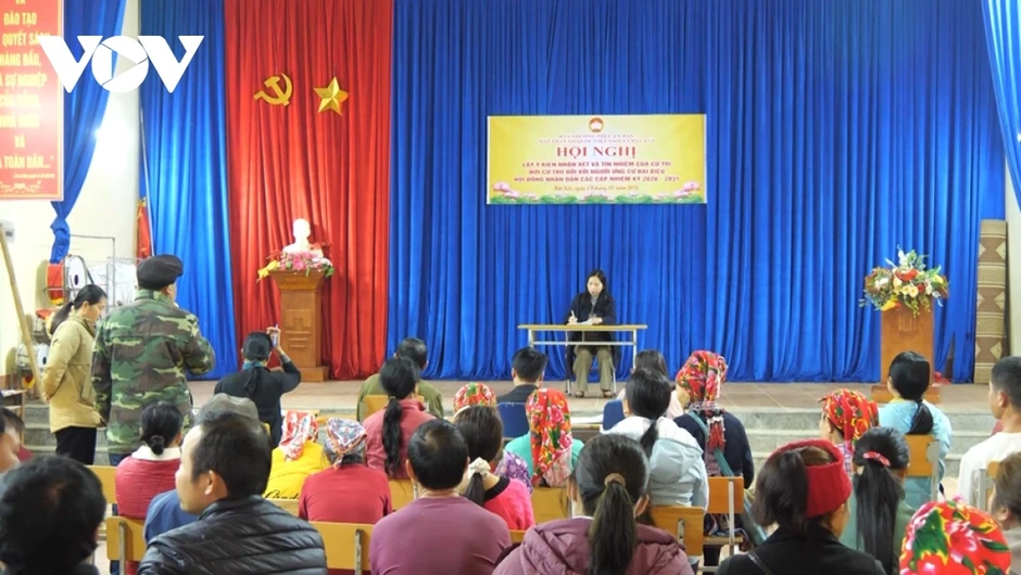 Phát huy vai trò người có uy tín trong công tác bầu cử Phát huy vai trò người có uy tín trong công tác bầu cử