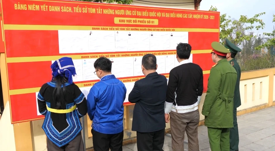 Phát huy vai trò người có uy tín trong công tác bầu cử Phát huy vai trò người có uy tín trong công tác bầu cử