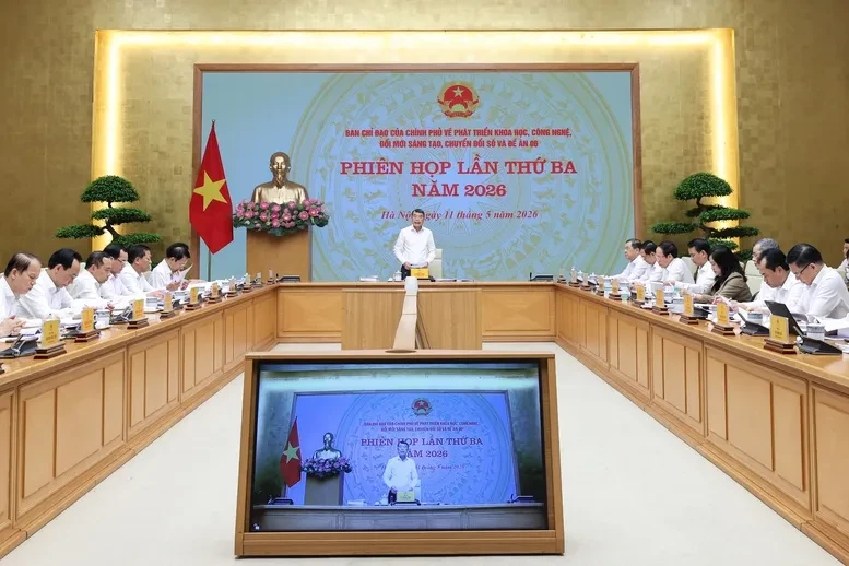 Phát triển đồng bộ hạ tầng số, chuyển đổi số toàn diện, tạo thuận lợi cho người dân, doanh nghiệp Phát triển đồng bộ hạ tầng số, chuyển đổi số toàn diện, tạo thuận lợi cho người dân, doanh nghiệp