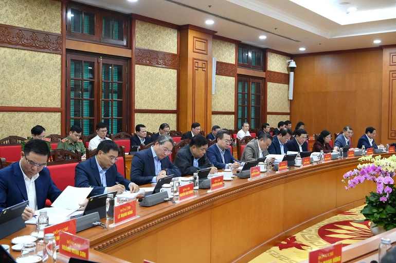 Phát triển khoa học, công nghệ phải hướng mạnh vào việc giải quyết những bài toán thực tiễn Phát triển khoa học, công nghệ phải hướng mạnh vào việc giải quyết những bài toán thực tiễn