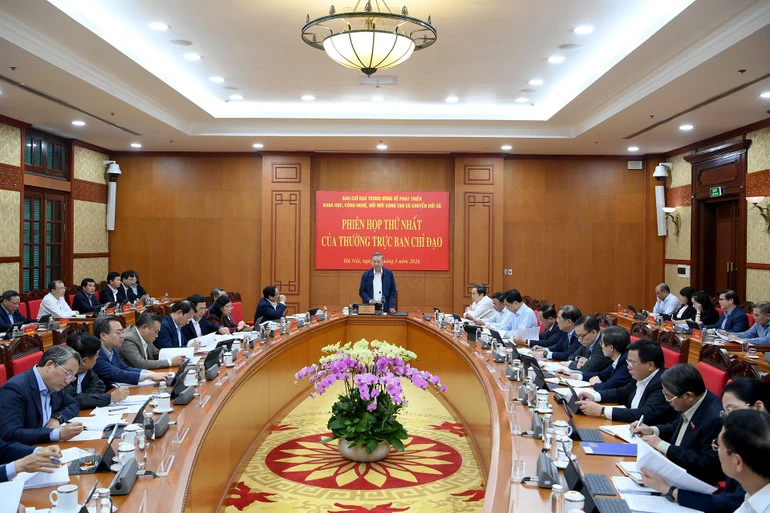 Phát triển khoa học, công nghệ phải hướng mạnh vào việc giải quyết những bài toán thực tiễn Phát triển khoa học, công nghệ phải hướng mạnh vào việc giải quyết những bài toán thực tiễn