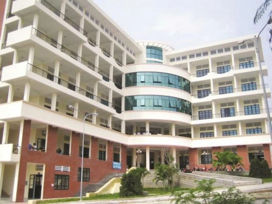 Phát triển một số đại học lớn ở miền Trung và Tây Nguyên vươn tầm thế giới Phát triển một số đại học lớn ở miền Trung và Tây Nguyên vươn tầm thế giới