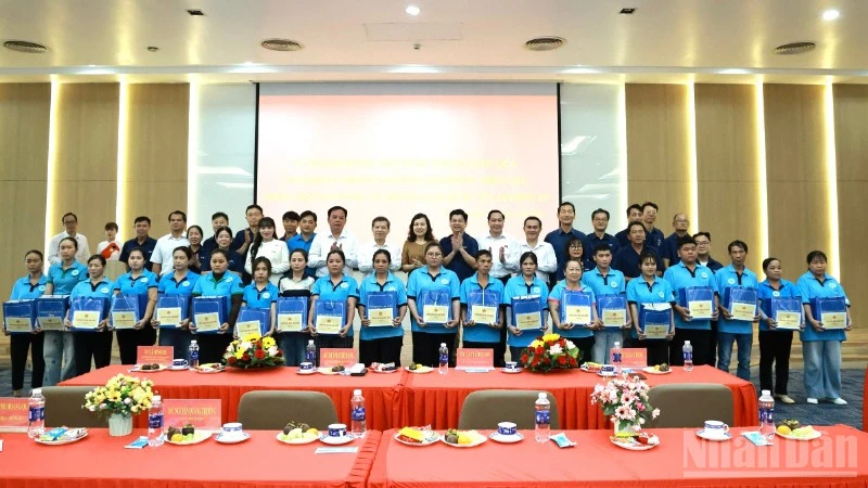 Phát triển thành phố Đồng Nai gắn với xây dựng đội ngũ công nhân hiện đại Phát triển thành phố Đồng Nai gắn với xây dựng đội ngũ công nhân hiện đại