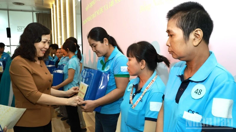 Phát triển thành phố Đồng Nai gắn với xây dựng đội ngũ công nhân hiện đại Phát triển thành phố Đồng Nai gắn với xây dựng đội ngũ công nhân hiện đại