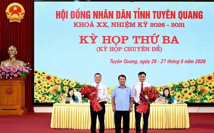 Phê chuẩn kết quả bầu chức vụ Phó Chủ tịch UBND tỉnh Tuyên Quang Phê chuẩn kết quả bầu chức vụ Phó Chủ tịch UBND tỉnh Tuyên Quang
