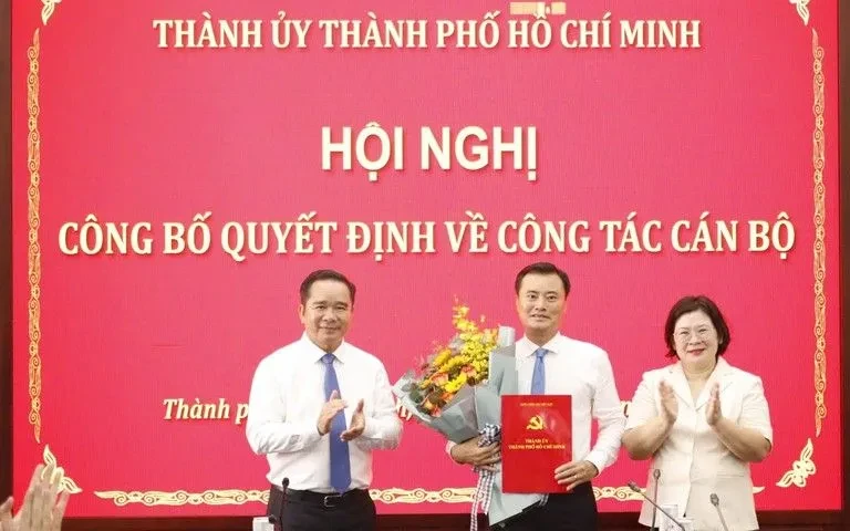 Phê chuẩn miễn nhiệm chức vụ Phó Chủ tịch UBND TP Hồ Chí Minh để nhận nhiệm vụ mới Phê chuẩn miễn nhiệm chức vụ Phó Chủ tịch UBND TP Hồ Chí Minh để nhận nhiệm vụ mới