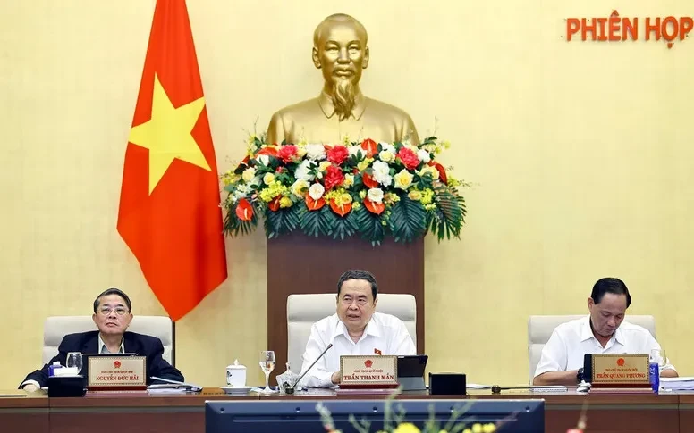 Phiên họp 55 của Ủy ban Thường vụ Quốc hội: Gỡ rào cản, khen thưởng kịp thời theo thành tích Phiên họp 55 của Ủy ban Thường vụ Quốc hội: Gỡ rào cản, khen thưởng kịp thời theo thành tích