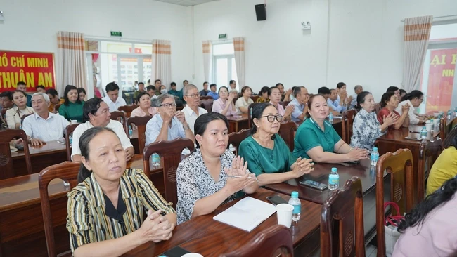 Phó Bí thư Thành ủy, Chủ tịch HĐND TPHCM Võ Văn Minh tiếp xúc cử tri tại phường Thuận An Phó Bí thư Thành ủy, Chủ tịch HĐND TPHCM Võ Văn Minh tiếp xúc cử tri tại phường Thuận An