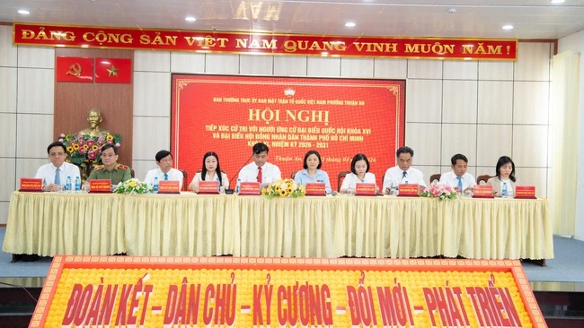 Phó Bí thư Thành ủy, Chủ tịch HĐND TPHCM Võ Văn Minh tiếp xúc cử tri tại phường Thuận An Phó Bí thư Thành ủy, Chủ tịch HĐND TPHCM Võ Văn Minh tiếp xúc cử tri tại phường Thuận An