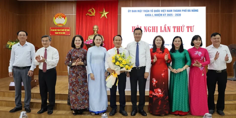 Phó Bí thư Thành ủy Nguyễn Đình Vĩnh giữ chức Chủ tịch Ủy ban MTTQ Việt Nam TP Đà Nẵng Phó Bí thư Thành ủy Nguyễn Đình Vĩnh giữ chức Chủ tịch Ủy ban MTTQ Việt Nam TP Đà Nẵng