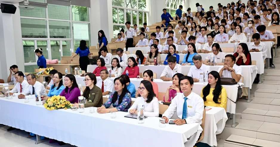 Phó Bí thư Thành ủy TPHCM Đặng Minh Thông dự Lễ khai giảng tại Học viện Cán bộ TPHCM Phó Bí thư Thành ủy TPHCM Đặng Minh Thông dự Lễ khai giảng tại Học viện Cán bộ TPHCM