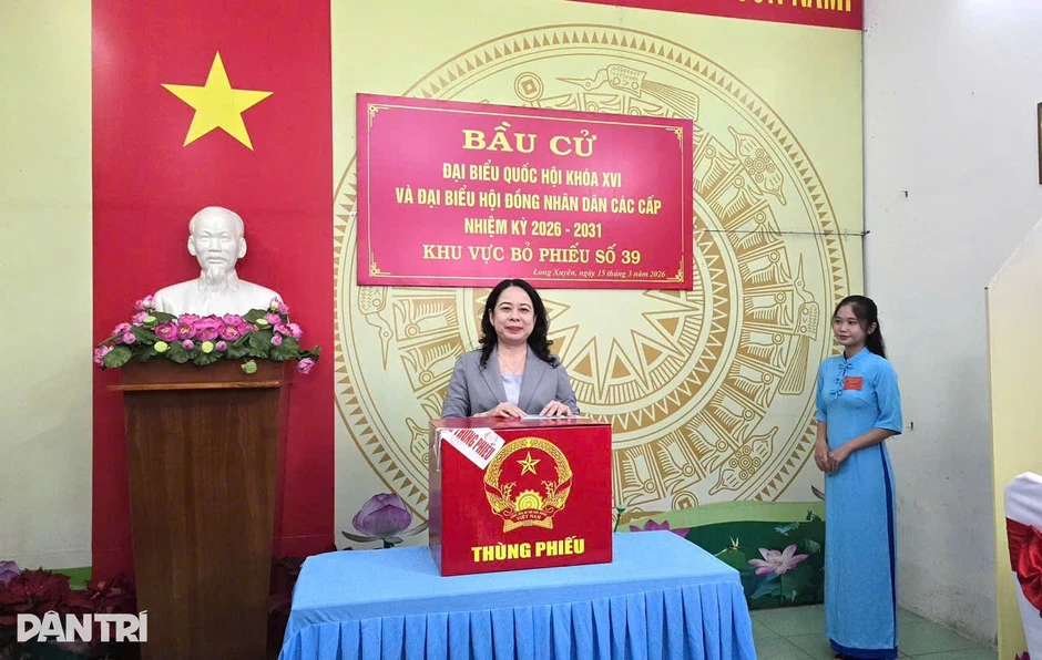 Phó Chủ tịch nước, Bộ trưởng Bộ Nội vụ bỏ phiếu ở An Giang Phó Chủ tịch nước, Bộ trưởng Bộ Nội vụ bỏ phiếu ở An Giang
