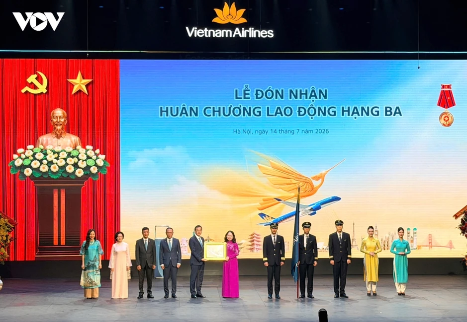 Phó Chủ tịch nước dự Lễ đón nhận Huân chương Lao động hạng Ba của Vietnam Airlines Phó Chủ tịch nước dự Lễ đón nhận Huân chương Lao động hạng Ba của Vietnam Airlines