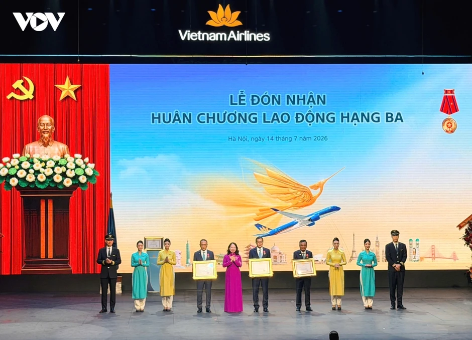 Phó Chủ tịch nước dự Lễ đón nhận Huân chương Lao động hạng Ba của Vietnam Airlines Phó Chủ tịch nước dự Lễ đón nhận Huân chương Lao động hạng Ba của Vietnam Airlines