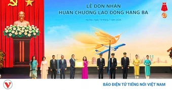 Phó Chủ tịch nước dự Lễ đón nhận Huân chương Lao động hạng Ba của Vietnam Airlines