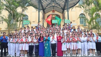 Phó Chủ tịch nước gặp mặt Đoàn đại biểu thiếu nhi tham gia “Hành trình Em yêu Tổ quốc Việt Nam”