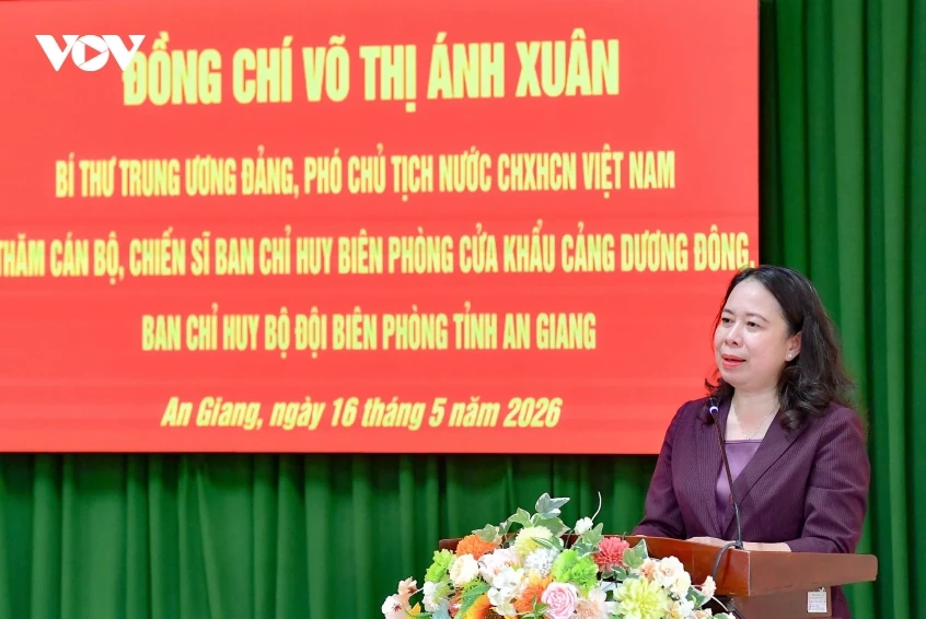 Phó Chủ tịch nước thăm Ban Chỉ huy biên phòng Cửa khẩu cảng Dương Đông, An Giang