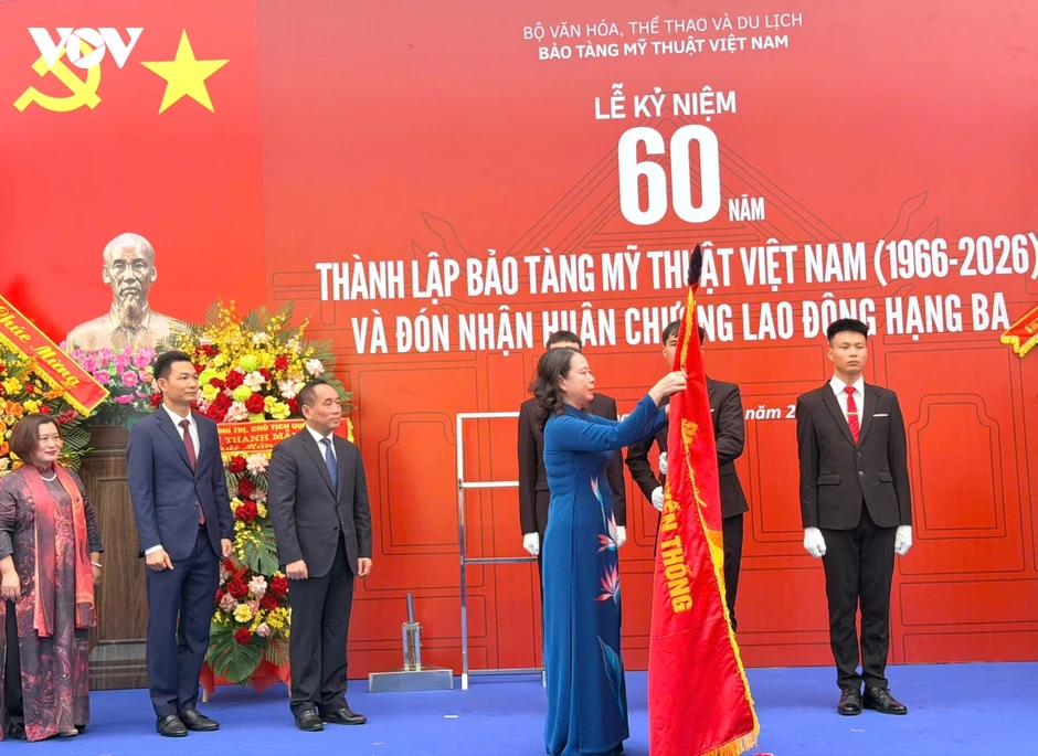 Phó Chủ tịch nước trao Huân chương Lao động cho Bảo tàng Mỹ thuật Việt Nam Phó Chủ tịch nước trao Huân chương Lao động cho Bảo tàng Mỹ thuật Việt Nam