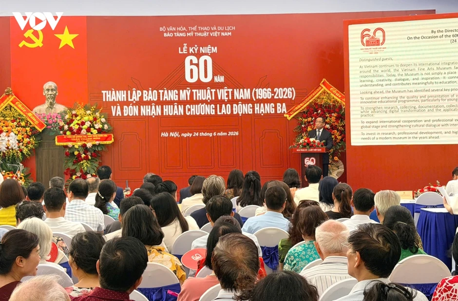 Phó Chủ tịch nước trao Huân chương Lao động cho Bảo tàng Mỹ thuật Việt Nam Phó Chủ tịch nước trao Huân chương Lao động cho Bảo tàng Mỹ thuật Việt Nam