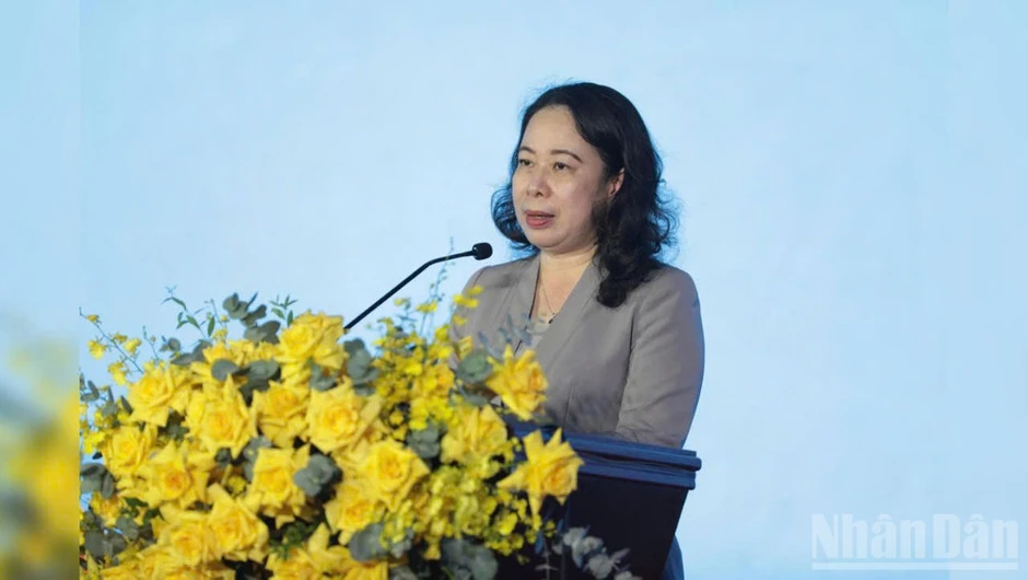 Phó Chủ tịch nước Võ Thị Ánh Xuân dự Ngày hội toàn dân bảo vệ an ninh Tổ quốc tại Công ty công nghệ COSMOS 1 Phó Chủ tịch nước Võ Thị Ánh Xuân dự Ngày hội toàn dân bảo vệ an ninh Tổ quốc tại Công ty công nghệ COSMOS 1