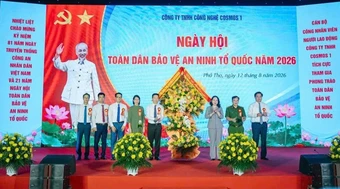 Phó Chủ tịch nước Võ Thị Ánh Xuân dự Ngày hội toàn dân bảo vệ an ninh Tổ quốc tại Công ty công nghệ COSMOS 1