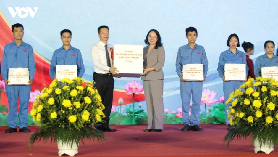 Phó Chủ tịch nước Võ Thị Ánh Xuân dự Ngày hội Toàn dân bảo vệ an ninh Tổ quốc Phó Chủ tịch nước Võ Thị Ánh Xuân dự Ngày hội Toàn dân bảo vệ an ninh Tổ quốc