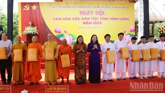 Phó Chủ tịch nước Võ Thị Ánh Xuân dự Ngày hội Văn hóa các dân tộc tại Vĩnh Long