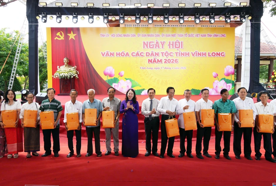 Phó Chủ tịch nước Võ Thị Ánh Xuân dự Ngày hội Văn hóa các dân tộc Vĩnh Long Phó Chủ tịch nước Võ Thị Ánh Xuân dự Ngày hội Văn hóa các dân tộc Vĩnh Long