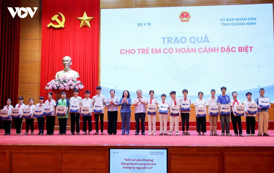 Phó Chủ tịch nước Võ Thị Ánh Xuân phát động Tháng hành động vì trẻ em Phó Chủ tịch nước Võ Thị Ánh Xuân phát động Tháng hành động vì trẻ em