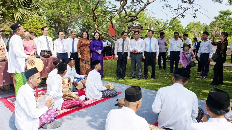 Phó Chủ tịch nước Võ Thị Ánh Xuân: Phát huy sức mạnh đoàn kết, đưa văn hóa thành động lực phát triển Phó Chủ tịch nước Võ Thị Ánh Xuân: Phát huy sức mạnh đoàn kết, đưa văn hóa thành động lực phát triển