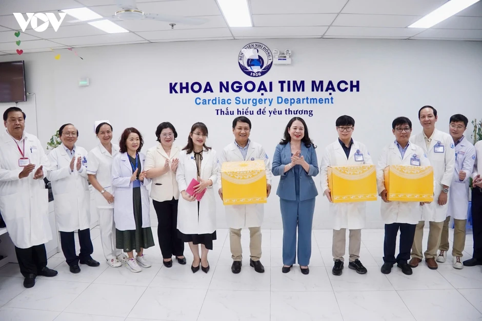 Phó Chủ tịch nước Võ Thị Ánh Xuân thăm bệnh nhi hiểm nghèo tại TP.HCM Phó Chủ tịch nước Võ Thị Ánh Xuân thăm bệnh nhi hiểm nghèo tại TP.HCM