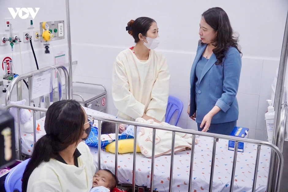 Phó Chủ tịch nước Võ Thị Ánh Xuân thăm bệnh nhi hiểm nghèo tại TP.HCM Phó Chủ tịch nước Võ Thị Ánh Xuân thăm bệnh nhi hiểm nghèo tại TP.HCM
