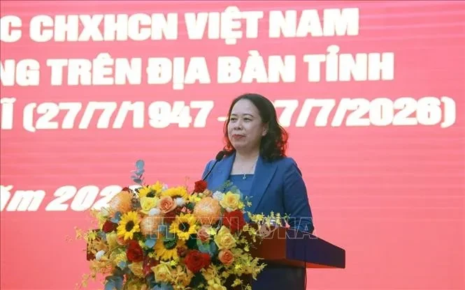 Phó Chủ tịch nước Võ Thị Ánh Xuân thăm, tặng quà người có công với cách mạng Phó Chủ tịch nước Võ Thị Ánh Xuân thăm, tặng quà người có công với cách mạng