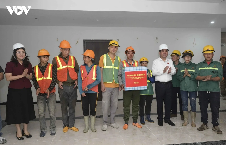 Phó Chủ tịch Quốc hội khảo sát thực địa dự án đường sắt Lào Cai-Hà Nội-Hải Phòng Phó Chủ tịch Quốc hội khảo sát thực địa dự án đường sắt Lào Cai-Hà Nội-Hải Phòng