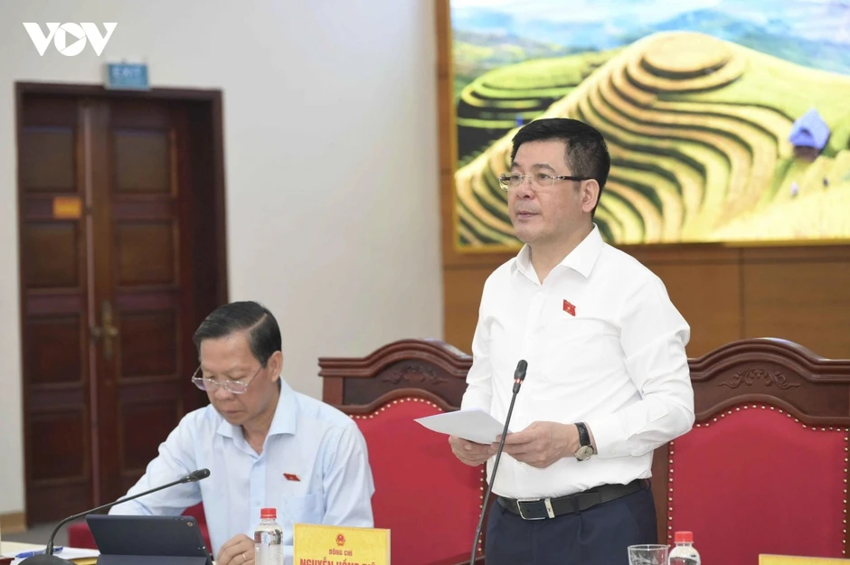 Phó Chủ tịch Quốc hội khảo sát thực địa dự án đường sắt Lào Cai-Hà Nội-Hải Phòng Phó Chủ tịch Quốc hội khảo sát thực địa dự án đường sắt Lào Cai-Hà Nội-Hải Phòng