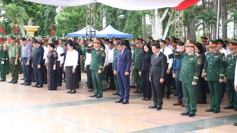 Phó Chủ tịch Quốc hội Nguyễn Doãn Anh dự Lễ viếng, truy điệu, an táng 27 hài cốt liệt sĩ ở Đắk Lắk Phó Chủ tịch Quốc hội Nguyễn Doãn Anh dự Lễ viếng, truy điệu, an táng 27 hài cốt liệt sĩ ở Đắk Lắk