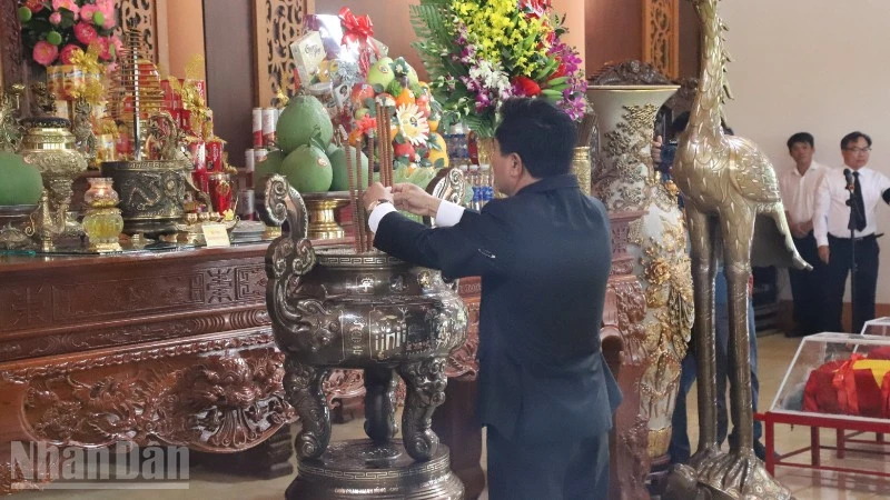 Phó Chủ tịch Quốc hội Nguyễn Doãn Anh dự Lễ viếng, truy điệu, an táng 27 hài cốt liệt sĩ ở Đắk Lắk Phó Chủ tịch Quốc hội Nguyễn Doãn Anh dự Lễ viếng, truy điệu, an táng 27 hài cốt liệt sĩ ở Đắk Lắk