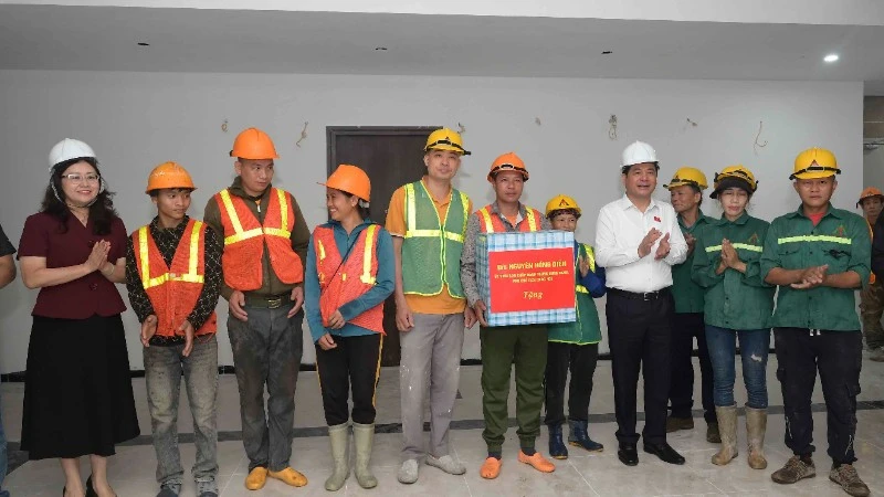 Phó Chủ tịch Quốc hội Nguyễn Hồng Diên làm việc với tỉnh Lào Cai